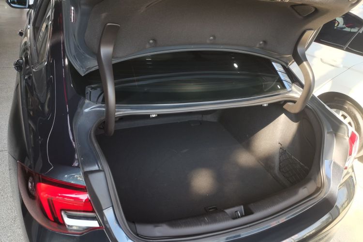 别克 君威 2020款 552T 精英型机舱底盘23