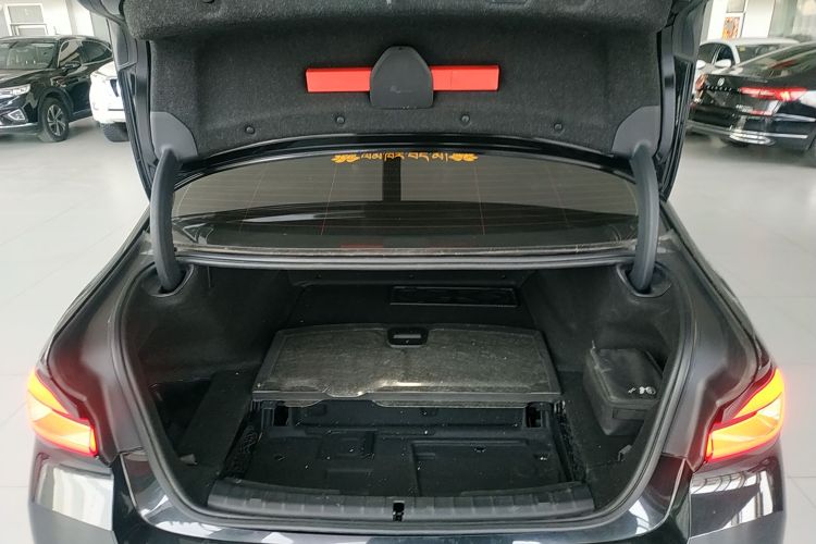 宝马5系新能源 2021款 535Le 先锋版M运动套装机舱底盘23