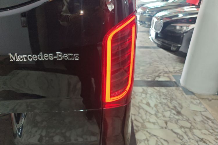 奔驰 威霆 2023款 2.0T 精英版 7座车身外观6006