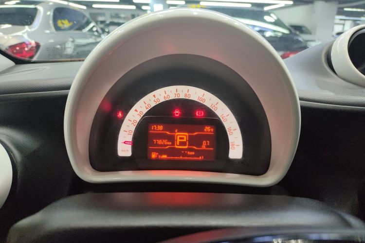 smart forfour 2016款 1.0L 52千瓦灵动版中控内饰14