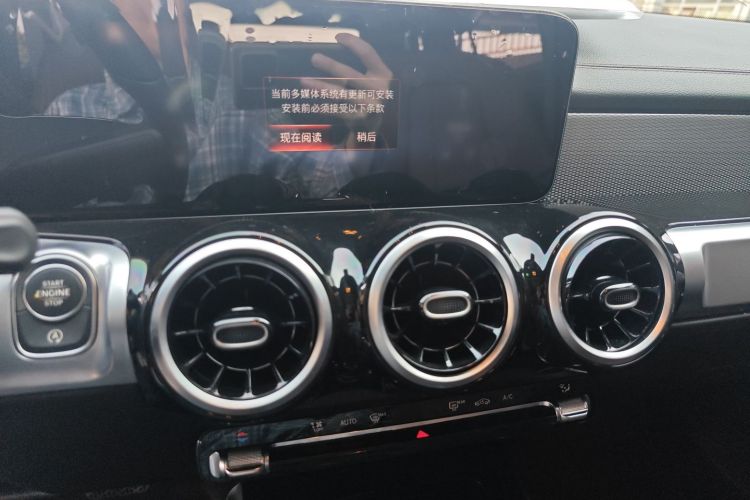 奔驰GLB 2022款 改款二 GLB 200 时尚型中控内饰16