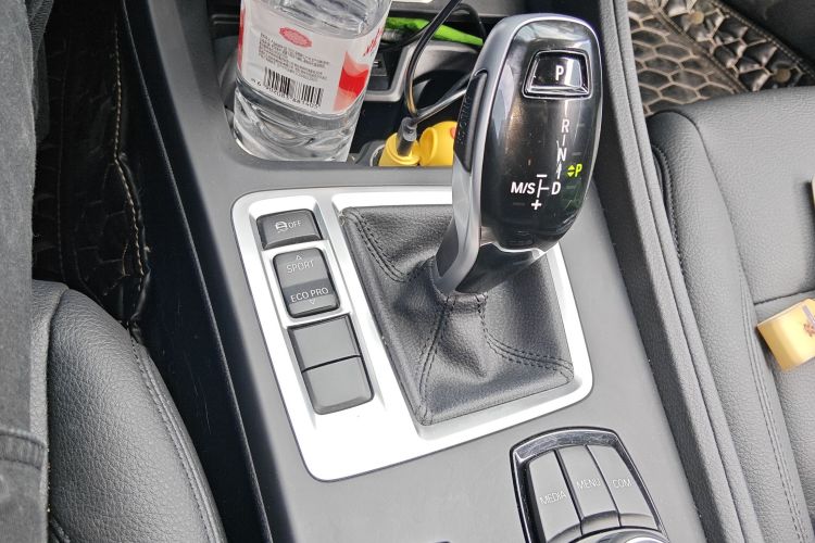 宝马1系 2020款 120i 时尚型中控内饰18