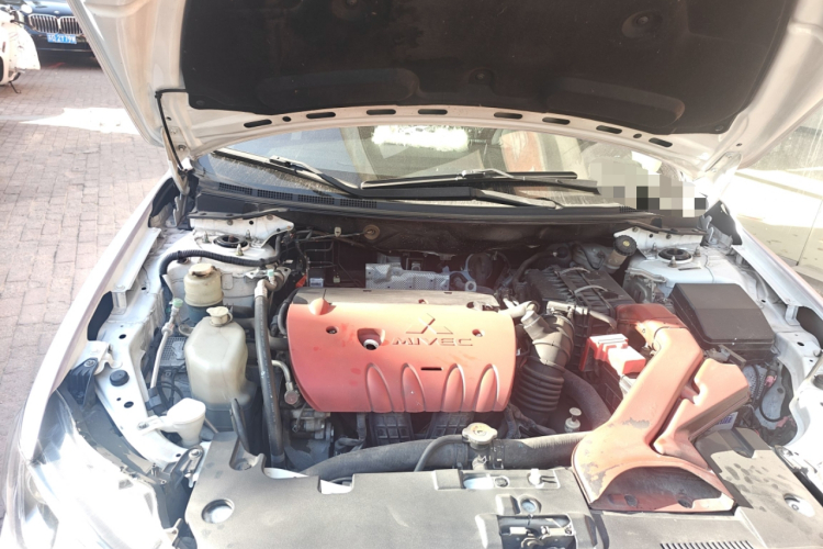 三菱 翼神 2016款 1.8L CVT黑白复刻版局部细节9006