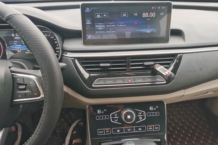 红旗H5 2018款 30TD 智联灵动版中控内饰16