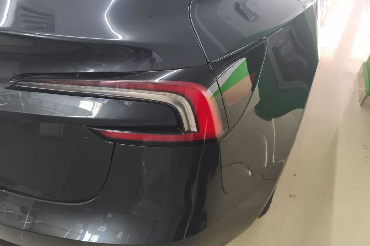 特斯拉 Model 3 2023款 后轮驱动版车身外观9