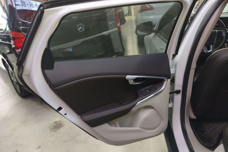 沃尔沃V40 2015款 Cross Country T5 AWD 智雅版中控内饰49