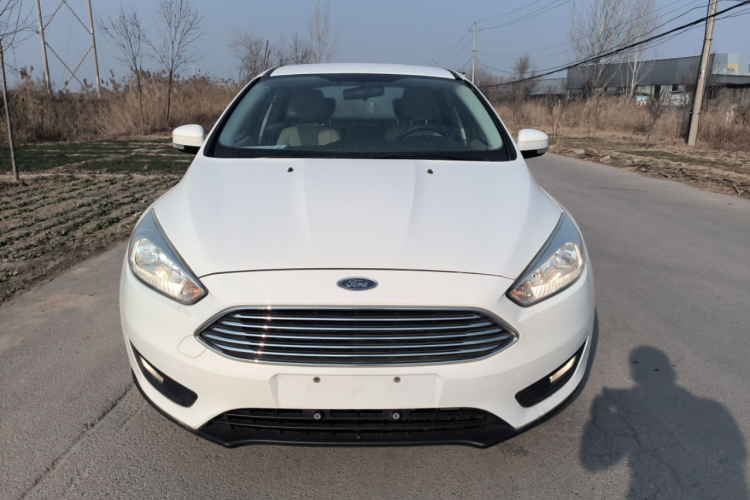 福特 福克斯 2017款 三厢 1.6L 自动舒适型智行版车身外观2