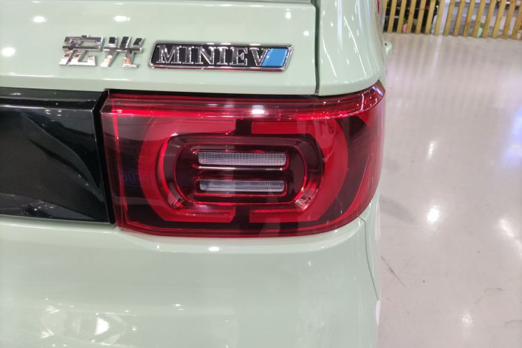 五菱汽车 宏光MINIEV 2021款 马卡龙夹心款 170km 磷酸铁锂车身外观9