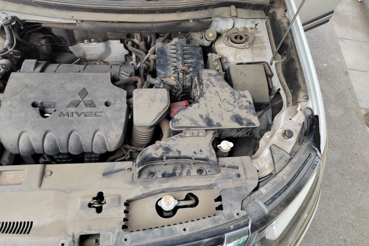 三菱 欧蓝德 2018款 2.0L 两驱荣耀版 5座局部细节9006