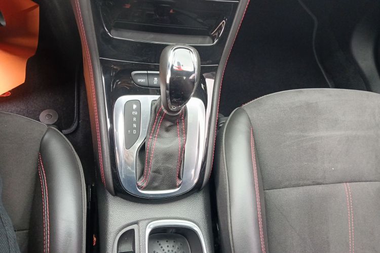 别克 威朗 2016款 两厢GS 20T 双离合燃情运动型中控内饰18