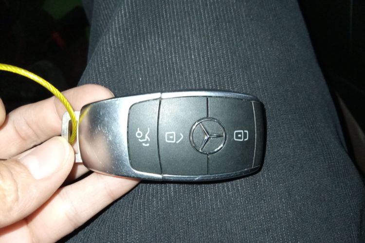 奔驰C级 2020款 C 260 L 运动版中控内饰11