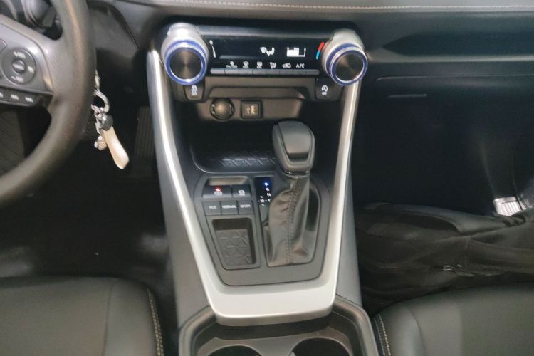 丰田 威兰达 2024款 2.0L CVT两驱领先版中控内饰18