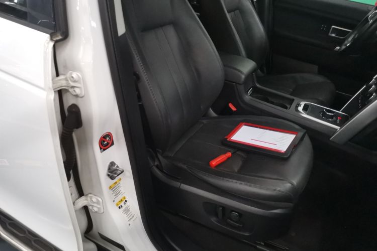 路虎 发现神行 2017款 2.0T HSE局部细节41