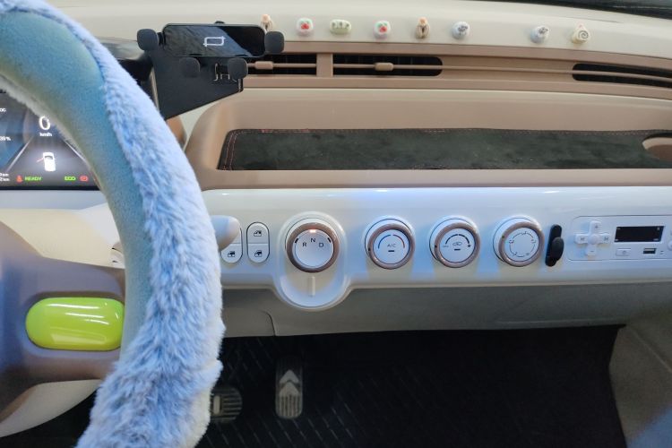 奔腾小马 2026款 222km 炫彩马中控内饰16