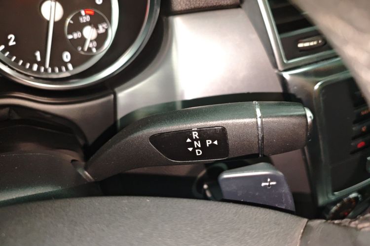 奔驰M级 2014款 ML 320 4MATIC局部细节18