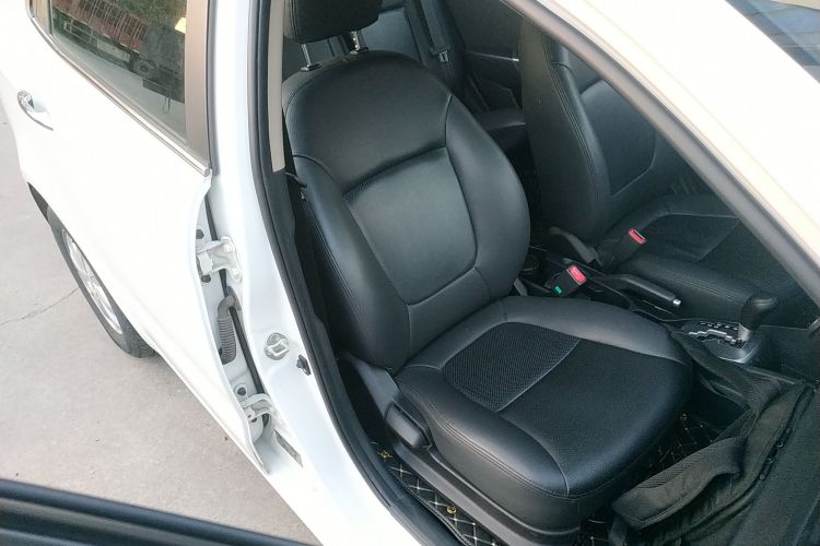 起亚K2 2015款 三厢 1.4L AT GLS局部细节41