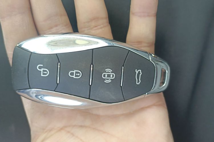 红旗E-HS9 2024款 660km 旗畅版 六座中控内饰7001