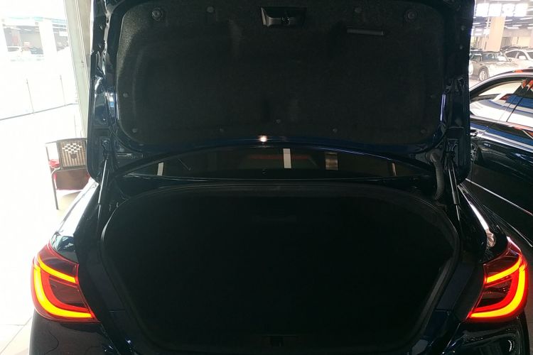 英菲尼迪Q70 2017款 Q70L 2.5L 精英版局部细节23