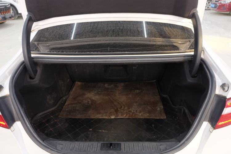 福特 金牛座 2017款 EcoBoost 180 至尊型机舱底盘23