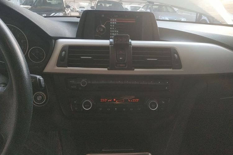 宝马3系 2015款 320i 时尚型局部细节16