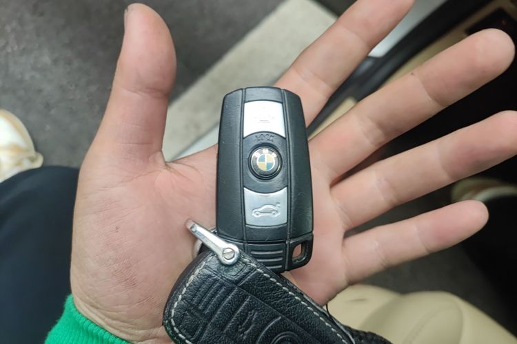 宝马3系 2011款 318i 领先型中控内饰11