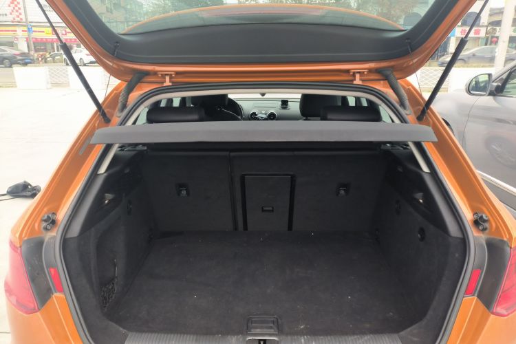 奥迪A3 2014款 Sportback 35 TFSI 自动舒适型机舱底盘23