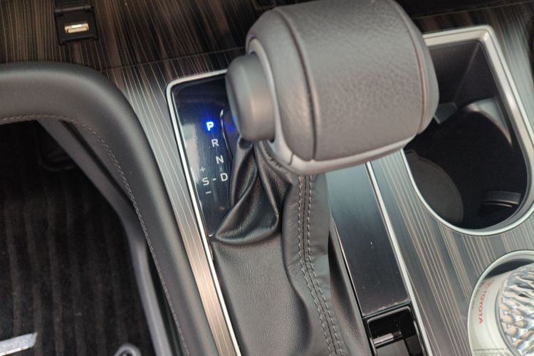 丰田 格瑞维亚 2024款 2.5L混动 旗舰ULTRA版局部细节18