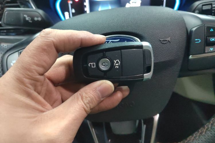 福特 福克斯 2021款 三厢 EcoBoost 180 自动锋潮型中控内饰11