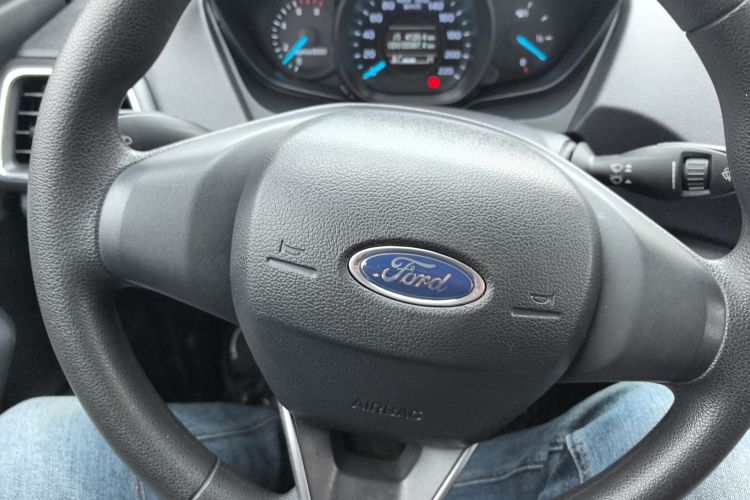 福特 福睿斯 2019款 改款 1.5L 手动质享型（胎压监测） 国VI局部细节13