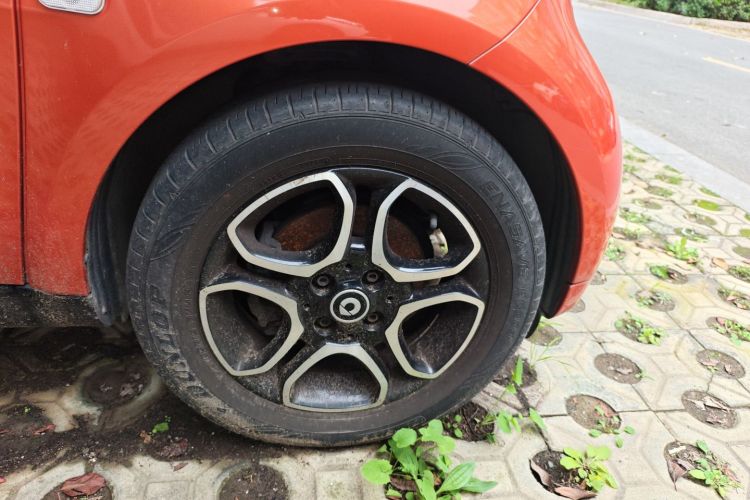 smart fortwo 2016款 0.9T 66千瓦硬顶先锋版车身外观10