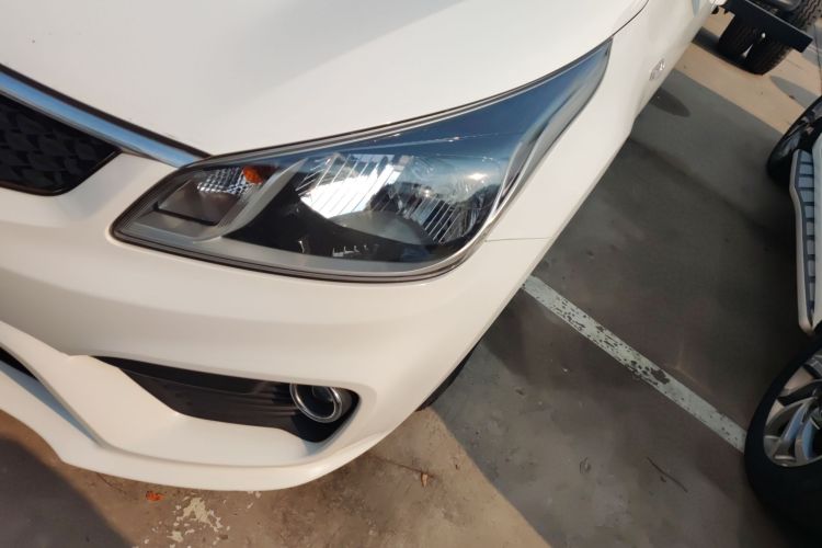 起亚K2 2017款 三厢 1.4L MT GLS局部细节36