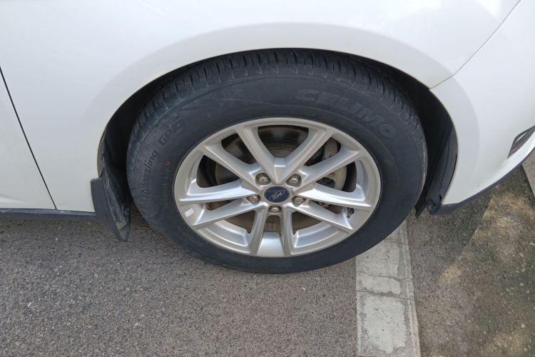 福特 福克斯 2017款 三厢 1.6L 自动风尚型智行版车身外观56