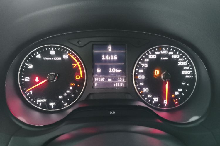 奥迪A3 2017款 Sportback 35 TFSI 进取型中控内饰14