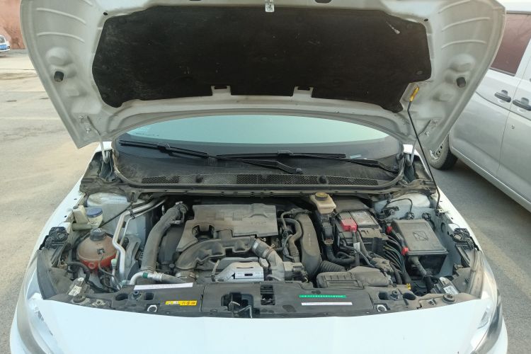 标致408 2018款 350THP 自动豪华版机舱底盘24