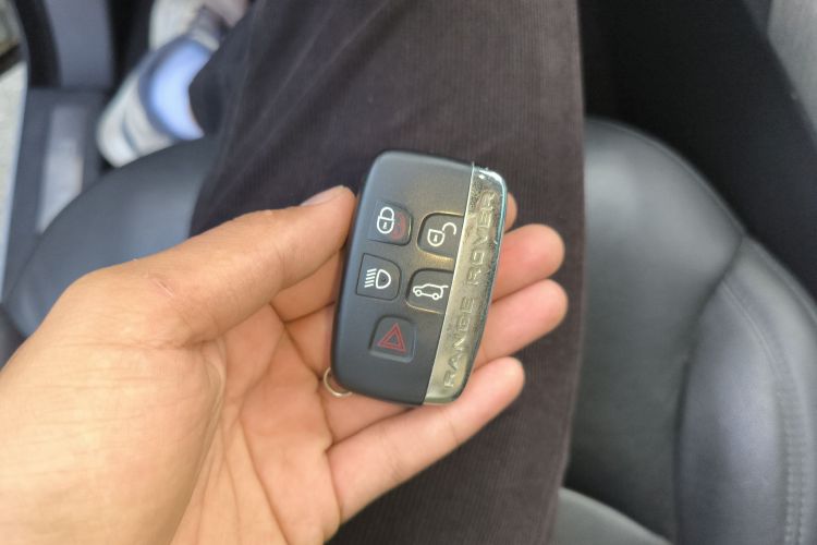 路虎 揽胜极光 2018款 240PS SE 智耀版中控内饰7001