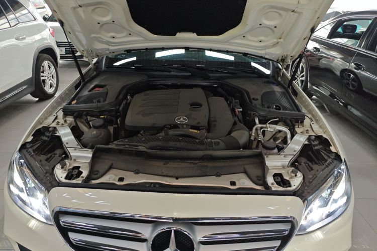 奔驰E级 2020款 E 260 L 运动型机舱底盘24