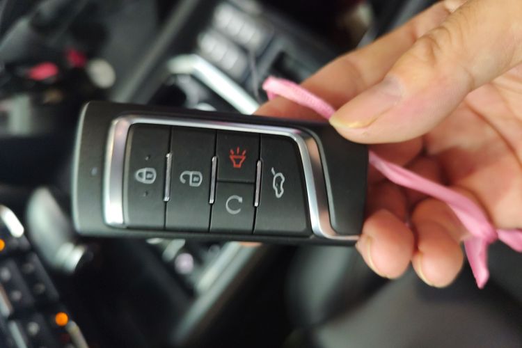 广汽传祺 传祺GS8 2017款 320T 两驱豪华智联版（七座）中控内饰11