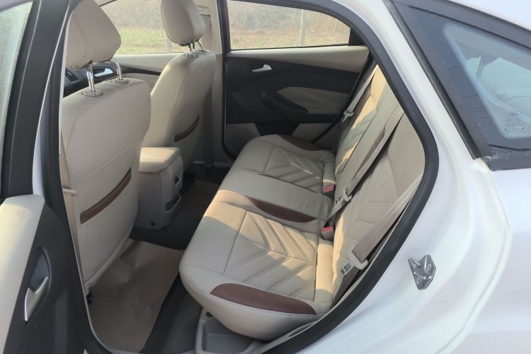 福特 福克斯 2017款 三厢 1.6L 自动舒适型智行版中控内饰21