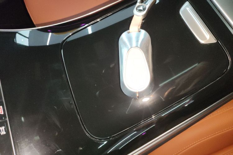 奔驰GLC 2025款 GLC 300 L 4MATIC 动感型 5座中控内饰7001