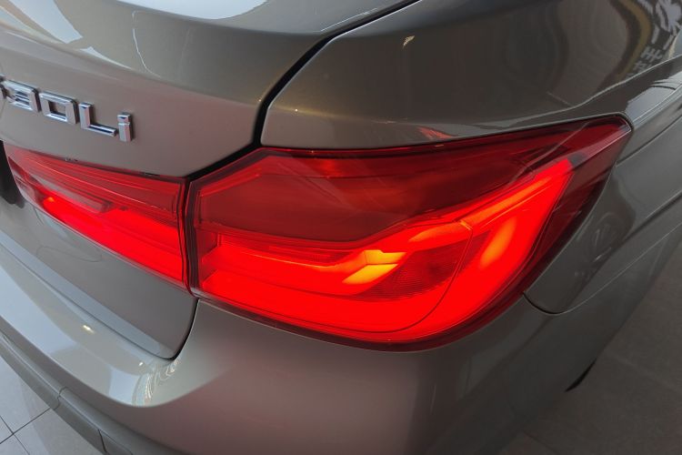 宝马5系 2018款 530Li 领先型 豪华套装车身外观6006