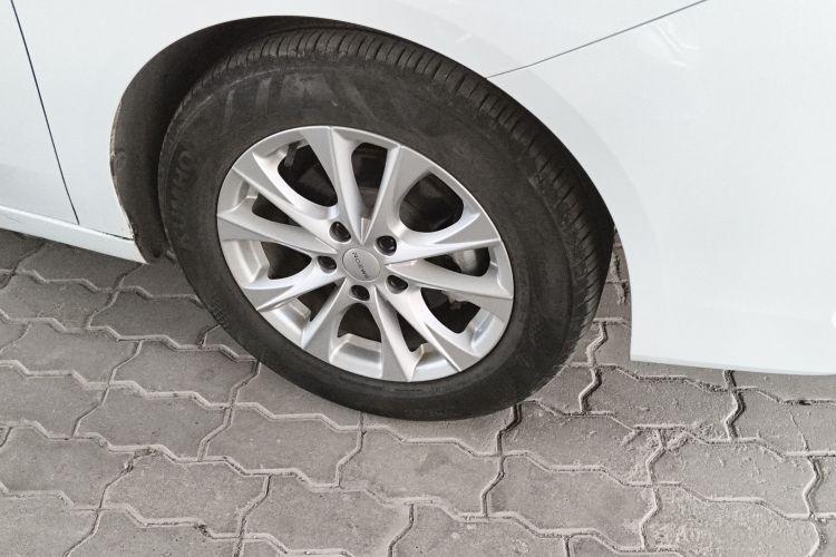 荣威i5 2023款 1.5L 手动舒享版车身外观10