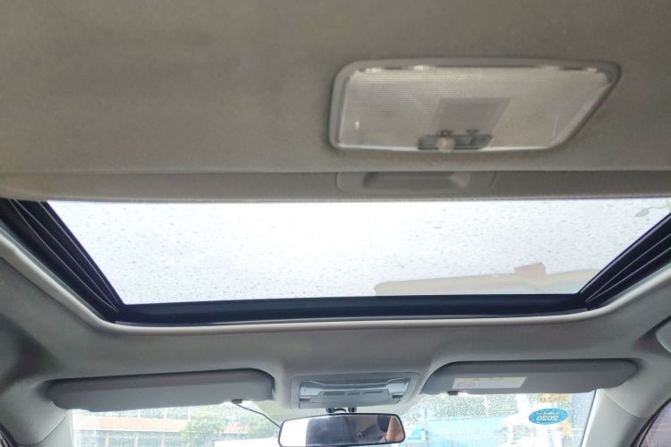 丰田 雷凌 2017款 改款 185T CVT精英版 国V中控内饰22