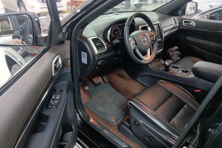 Jeep 大切诺基(进口) 2015款 3.6L 豪华导航版中控内饰20