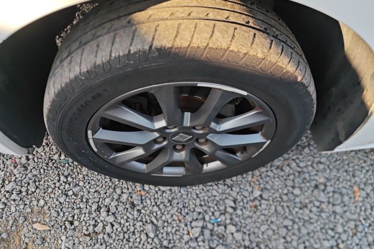 宝骏RC-5 2020款 1.5L 手动智耀豪华型车身外观6007