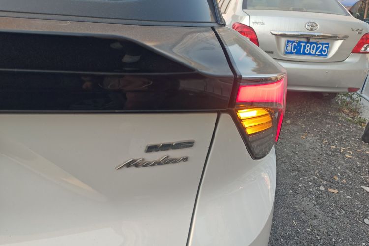 名爵 MG4 EV 2022款 425km 豪华版车身外观6006