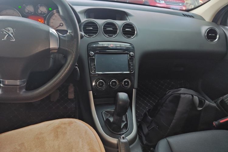 标致408 2013款 2.0L 手动舒适版中控内饰16
