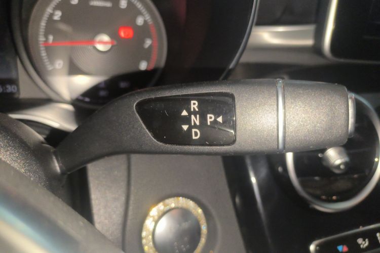 奔驰C级 2018款 C 200 运动版中控内饰18