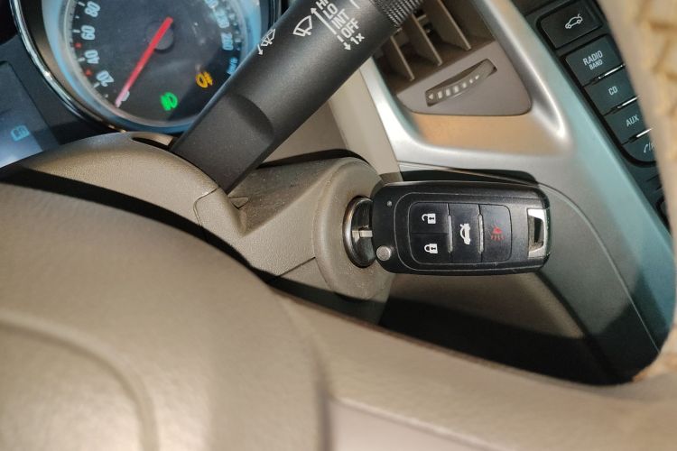 别克 英朗 2013款 GT 1.6L 手动舒适版中控内饰11