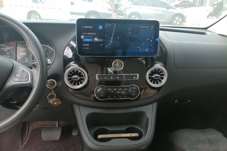 奔驰 威霆 2021款 2.0T 精英版 7座中控内饰16