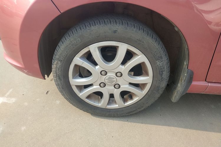 铃木 奥拓 2013款 1.0L 自动豪华型车身外观6007